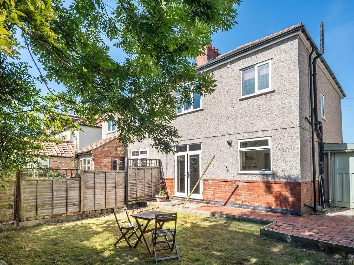 Bright & Spacious Home With Garden - Pass The Keys 요크 펜션