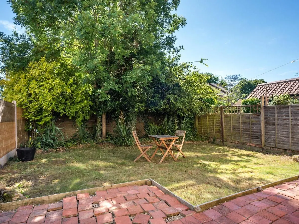 Bright & Spacious Home With Garden - Pass The Keys 요크